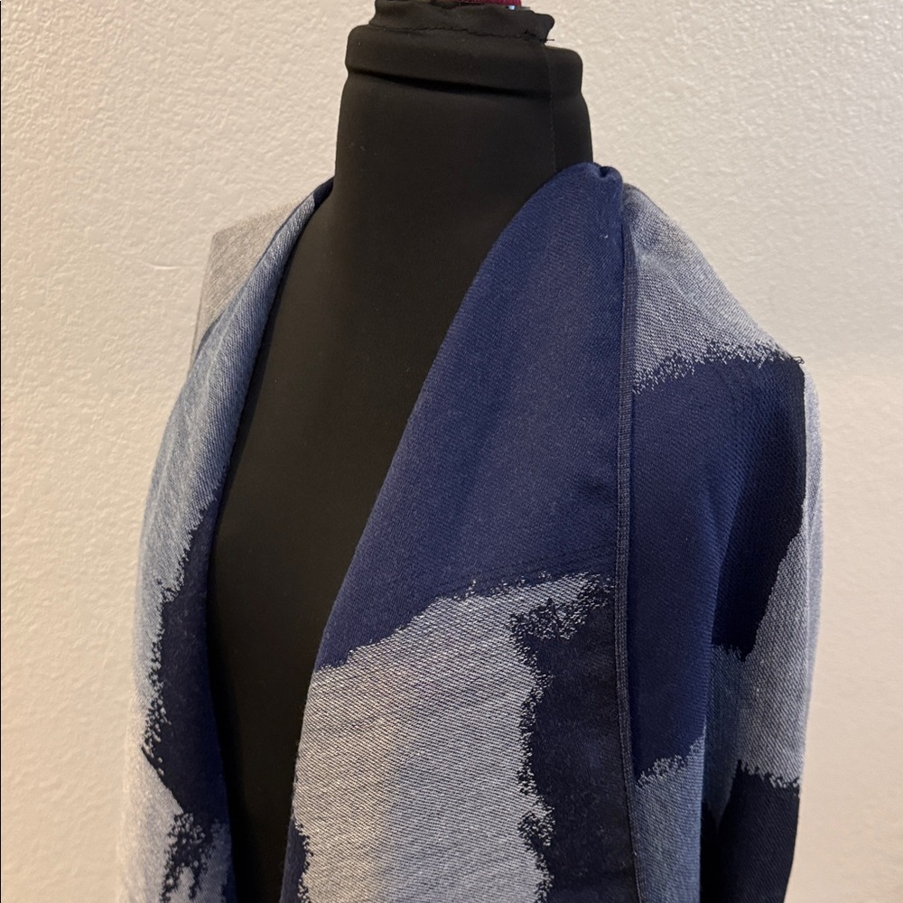 Draped Navy Patterned Open-Front Cape - Picture 3 of 7